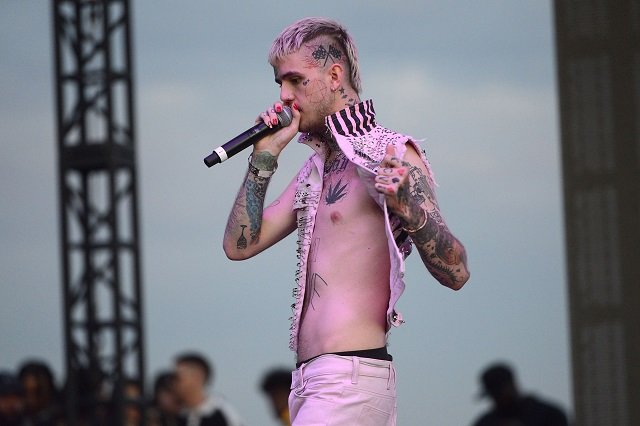 Lil Peep Aesthetic: Colorful Persona Captivating Generations
